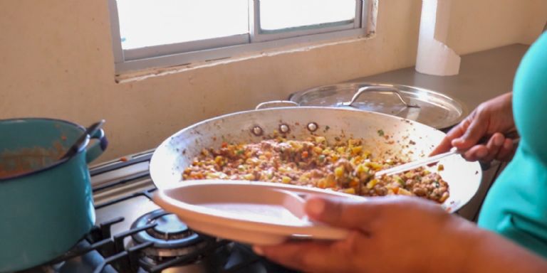 El comedor comunitario atiende a niños vulnerables de Cajeme. Foto: Twitter