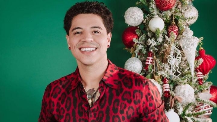 Eduin Caz presume fotos navideñas y las redes señalan que su bebé no se parece a él