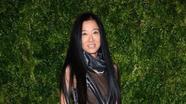 ¡Parecen hermanas! Vera Wang y sus hijas deslumbran con estilo navideño