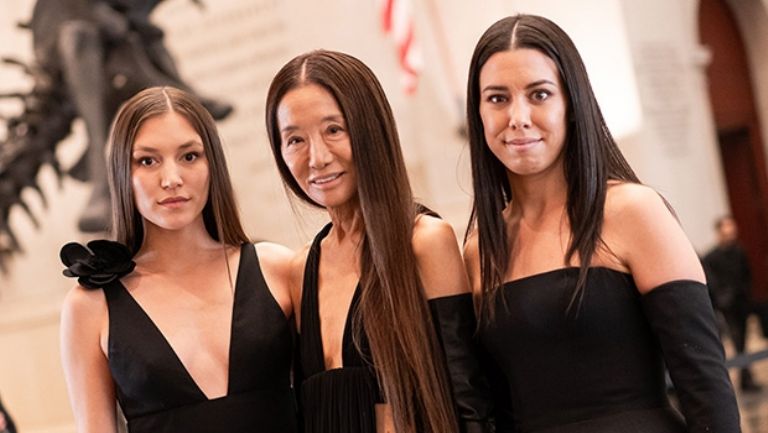 Vera Wang y sus  hijas