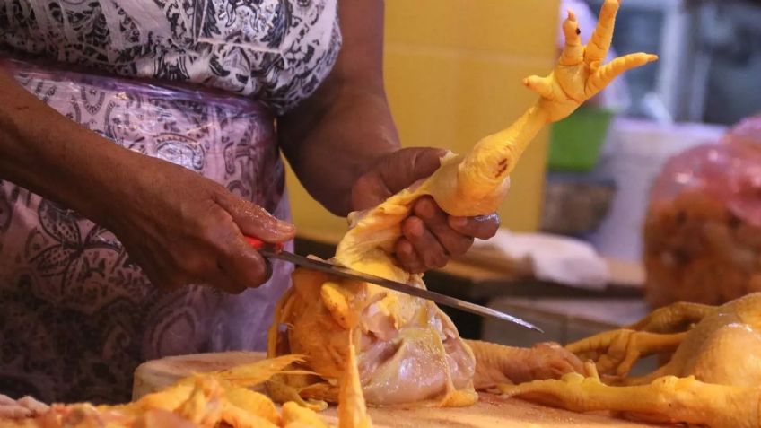 Comerciantes de pollo en Toluca contratan seguridad privada ante la oleada de extorsiones