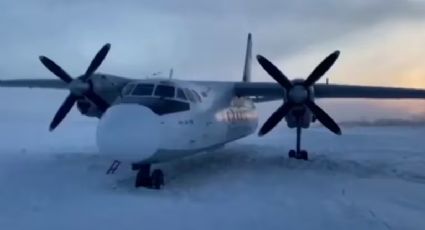 Avión ruso aterriza en un rio congelado; el piloto lo confunde con la pista de aterrizaje y esto pasó