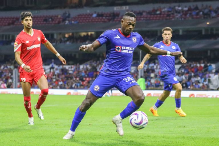 Cruz Azul hace oficial la baja de Diber Cambindo y este es su nuevo equipo en la Liga MX