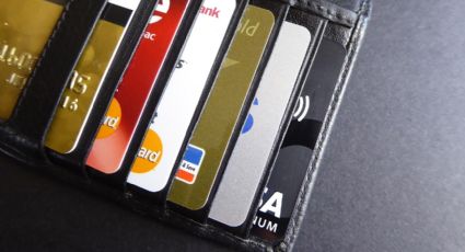 ¿Hay una cantidad límite para guardar dinero en un tarjeta de débito según el SAT?