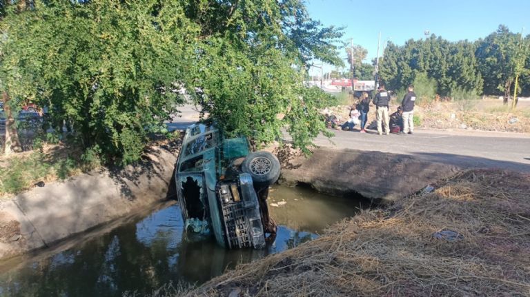 Autoridades atienden accidente en Ciudad Obregón. Foto: Facebook