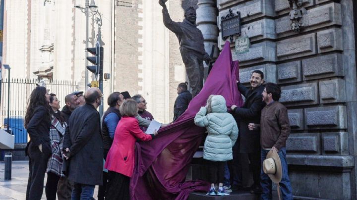 Martí Batres devela estatua de Francisco Villa en la calle Madero del Centro Histórico