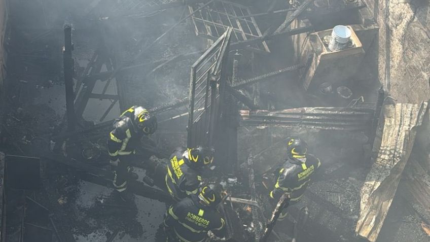 Fuerte incendio consume inmueble en Xochimilco, autoridades de la CDMX investigan la causa