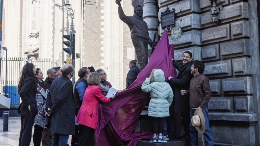 Martí Batres devela estatua de Francisco Villa en la calle Madero del Centro Histórico