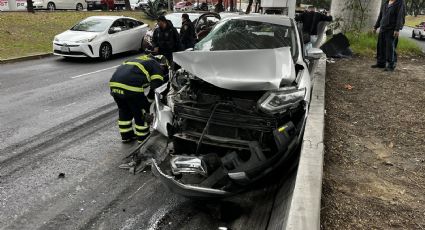 Caos en Viaducto Tlalpan: Tráiler prensa a camioneta contra el muro de contención