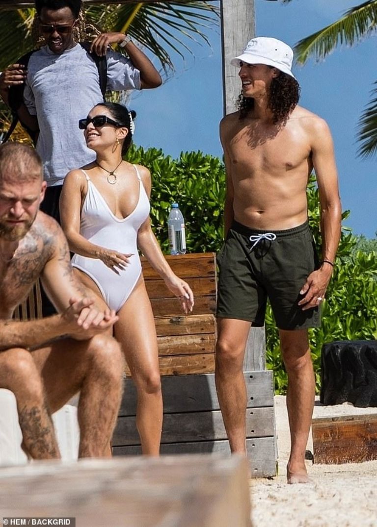 Vanessa Hudgens y Cole Tucker