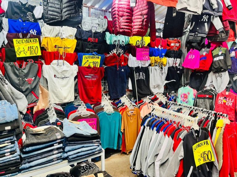 Los vendedores se han visto afectados por el cierre de la calle Serdán