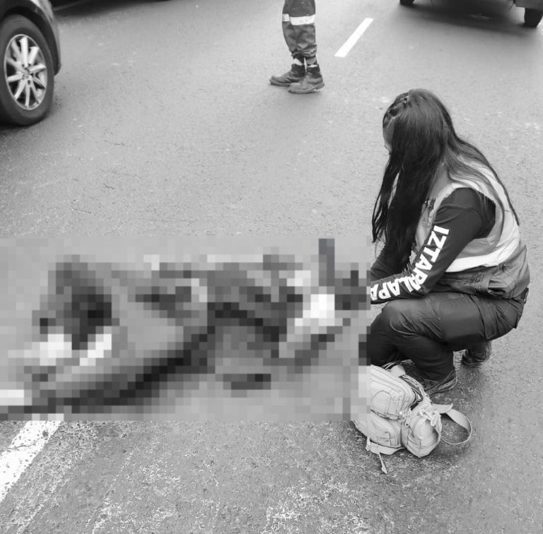 Sujeto se arroja de puente peatonal