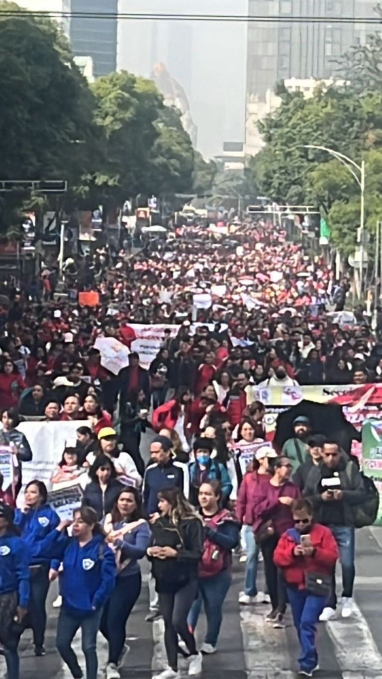 Maestros de la CNTE toman la SEP