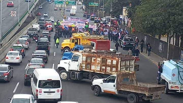 Colapsa Periférico Norte a la altura del Parque Naucalli; manifestantes bloquean el paso