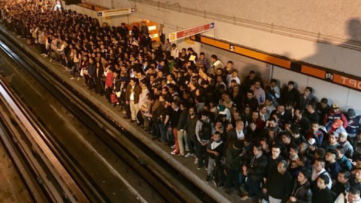 Usuarios captan en VIDEO el 'colapso' de la Línea 7 del Metro de la Ciudad de México