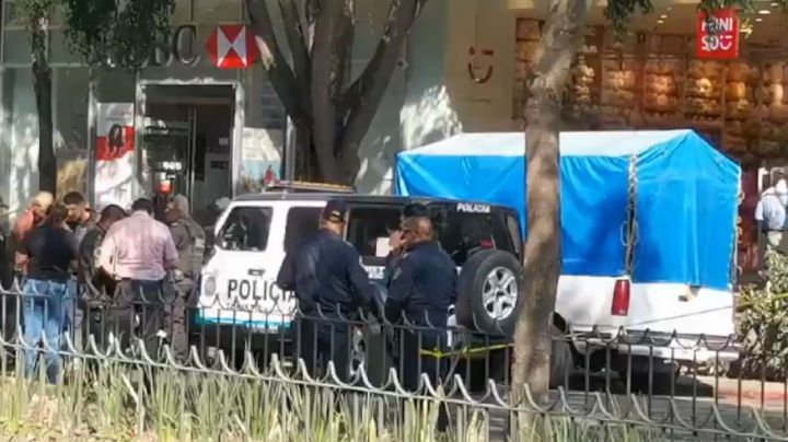 Imágenes fuertes: Asesinan de un tiro a trabajador en sucursal bancaria en CDMX