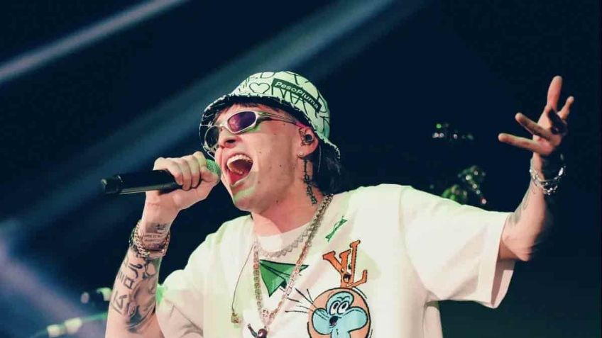 FOTOS: Peso Pluma casi pierde el pantalón en pleno concierto de Argentina