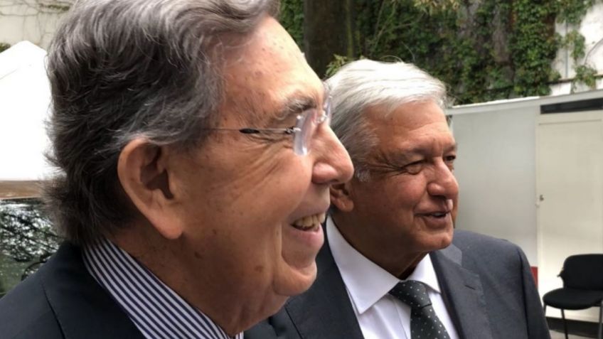 Tras señalar a Cuauhtémoc Cárdenas como adversario de la 4T, AMLO se retracta: "Lo estimo mucho"