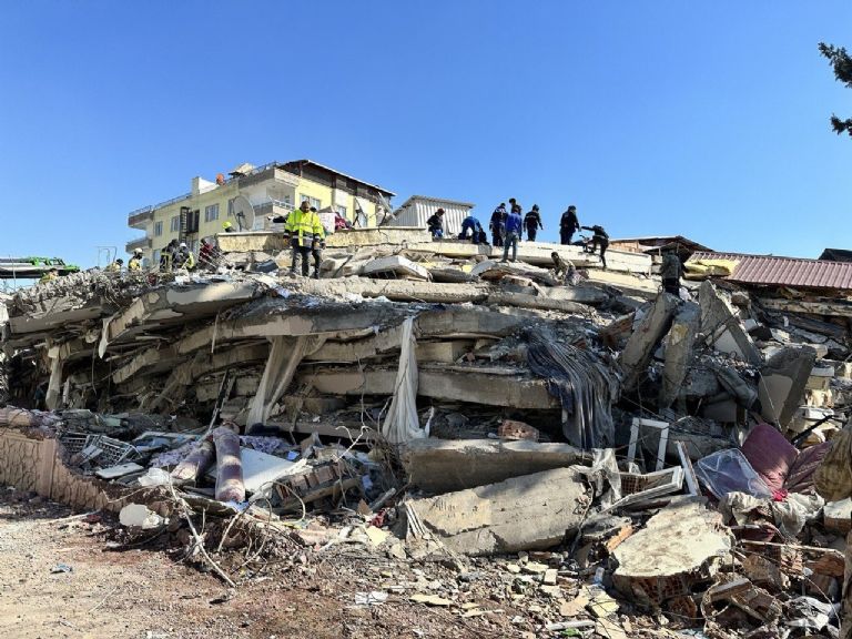 Número de muertos por terremoto en Turquía y Siria supera los 21 mil 700. Foto: Twitter