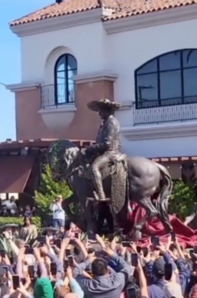 Estatua de Vicente Fernández
