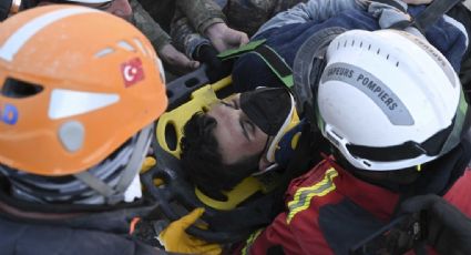 (VIDEO) Terremoto en Turquía: Rescatan a 2 jóvenes que estuvieron atrapados 198 horas en escombros