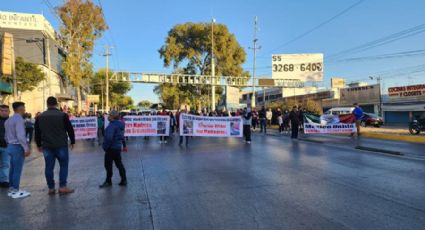 Tras ola de asaltos en Ecatepec, transportistas bloquean la Vía Morelos en ambos sentidos