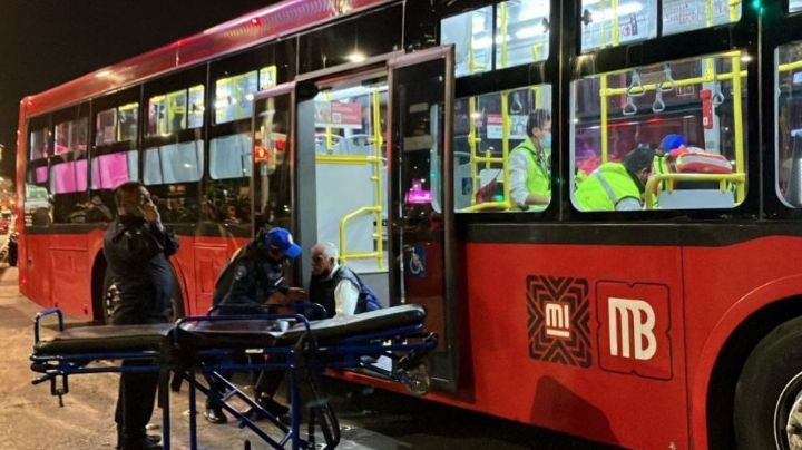 Dos personas permanecen en el hospital tras choque en el Metrobús del 14 de febrero