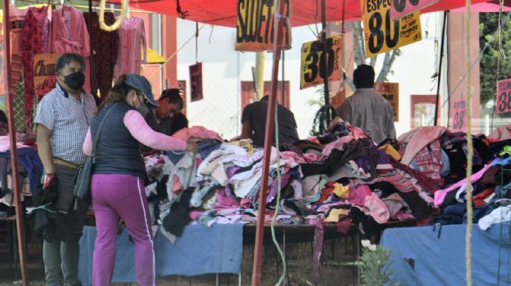 ¡Insólito! Clausuran mercado de "paca" en Toluca por tener piojos, decomisan mercancía