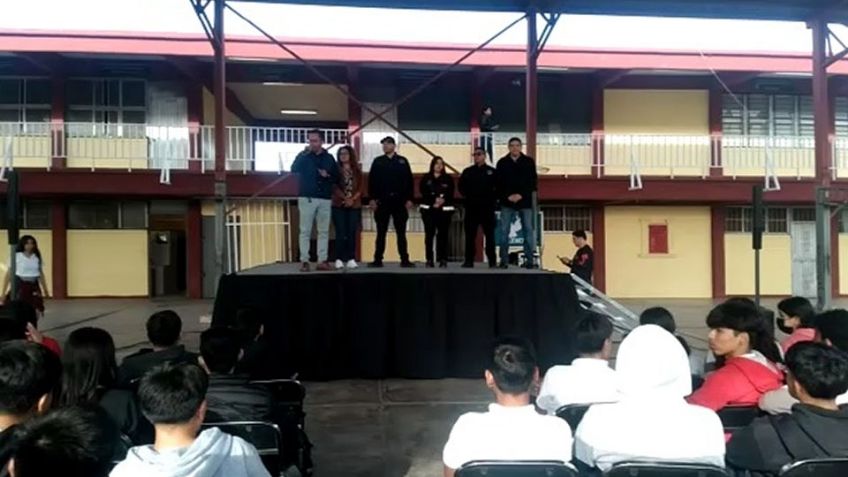 Buscan evitar tipos de violencia en estudiantes de Guaymas; llevan obra de teatro a secundaria