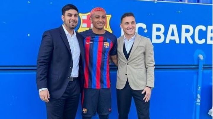Barcelona da la bienvenida a Julián Araujo con discreta presentación en su ciudad deportiva