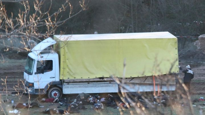 Buscaban una vida mejor: Hallan un camión con 40 migrantes; 18 murieron por falta de oxígeno