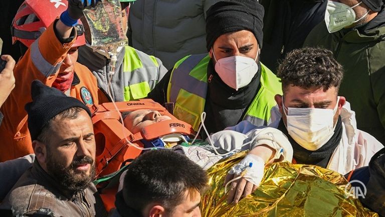 Las labores de rescate continúan en Turquía. Foto: Twitter