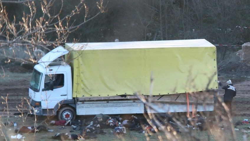 Buscaban una vida mejor: Hallan un camión con 40 migrantes; 18 murieron por falta de oxígeno