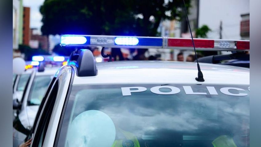 Por calles de Veracruz, abandonan un taxi con el cuerpo 'embolsado' de un hombre