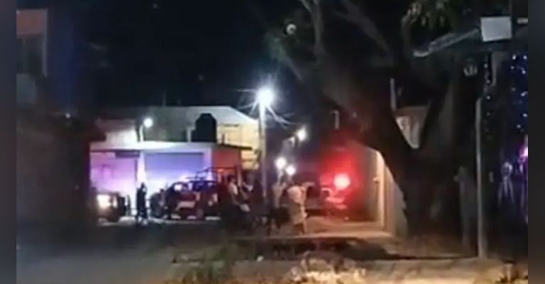 Autoridades llegan al sitio del crimen