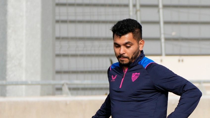 'Tecatito' Corona regresa a los entrenamientos con Sevilla, así lo recibieron sus compañeros