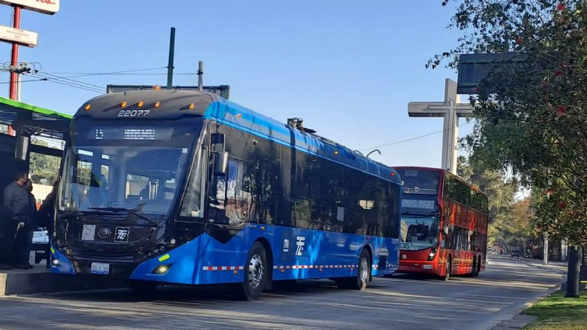 Choque del Metrobús y Trolebús en la Peralvillo deja a tres personas lesionadas