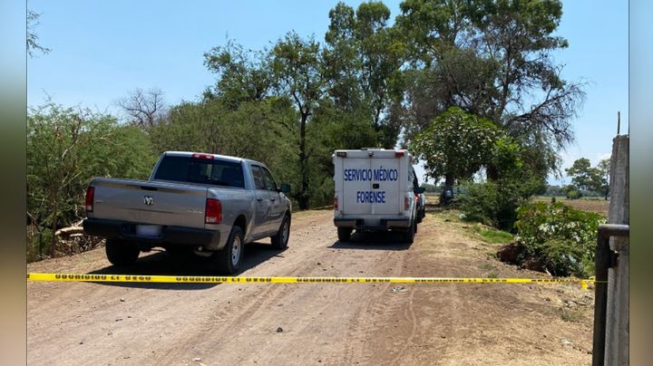 A la orilla de la carretera, encuentran cadáver calcinado en Guanajuato