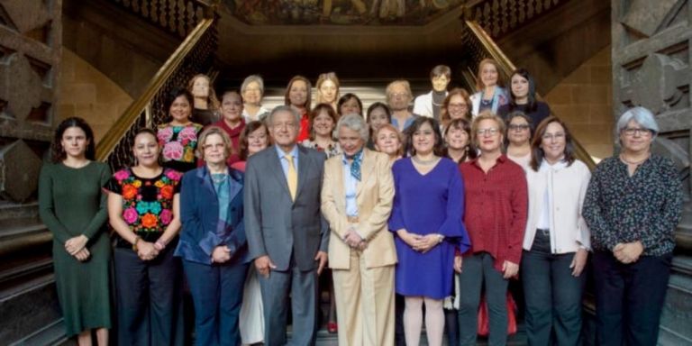 AMLO celebró la paridad de género en la presidencia del INE. Foto: Internet