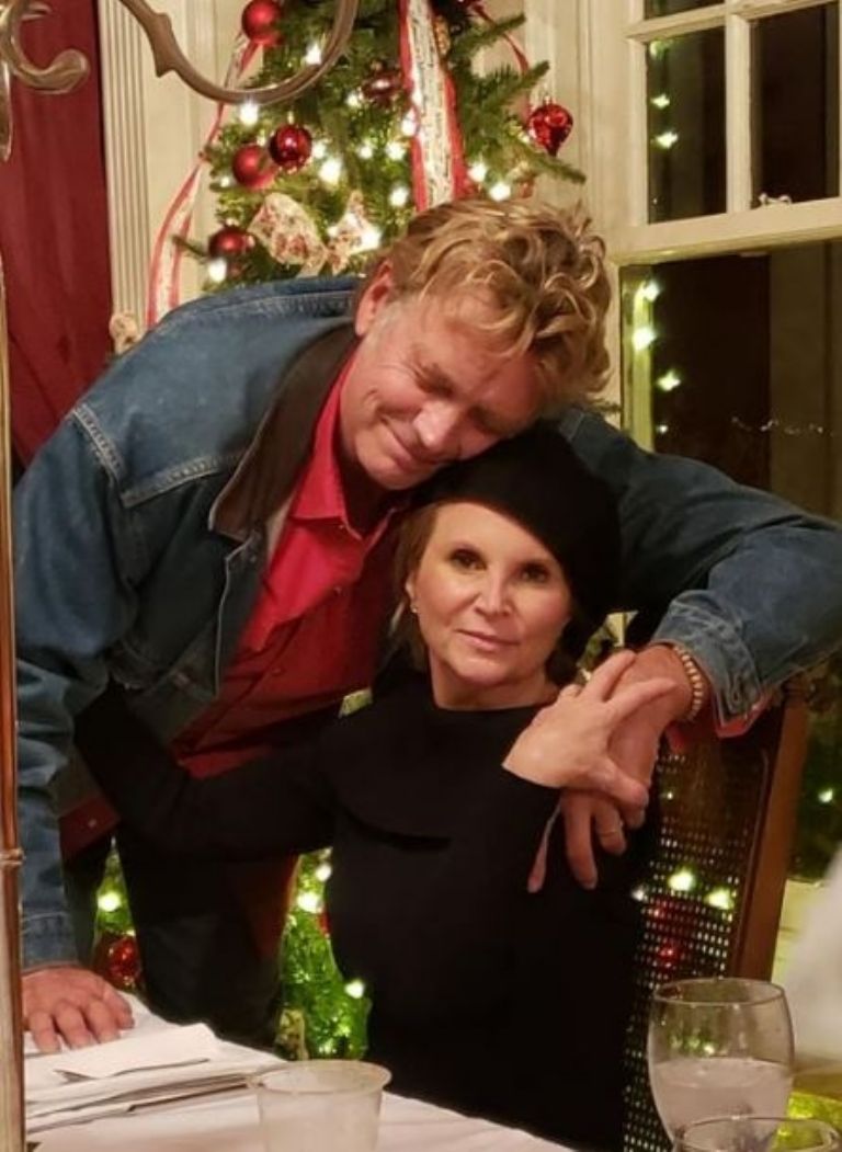John Schneider y su esposa