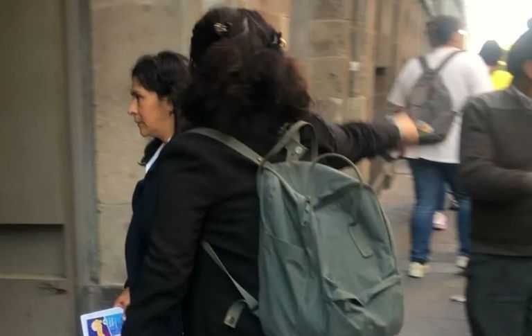 Lilia Paredes, esposa de Pedro Castillo, visita a AMLO en Palacio Nacional. Foto: Internet