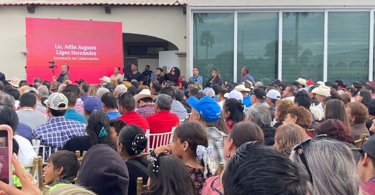 Adán Augusto promete apoyar a rehabilitar las calles de Cajeme