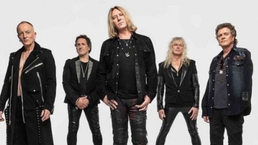 Alerta en el rock: Hospitalizan al vocalista de Def Leppard horas antes de su show en Bogotá