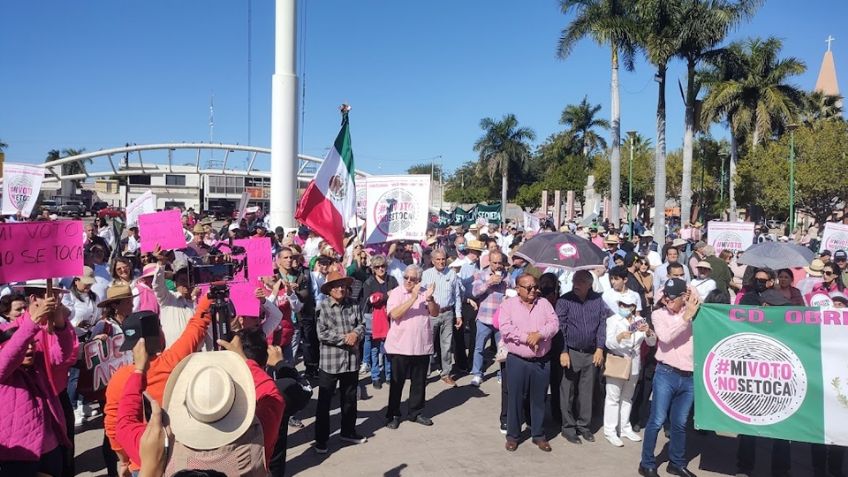 Cajeme se suma a la protesta en defensa del INE; marchan en calles de Ciudad Obregón
