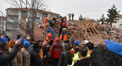A 3 semanas del terremoto en Turquía, nuevo sismo de 5.6 derrumba edificios; hay un muerto y heridos