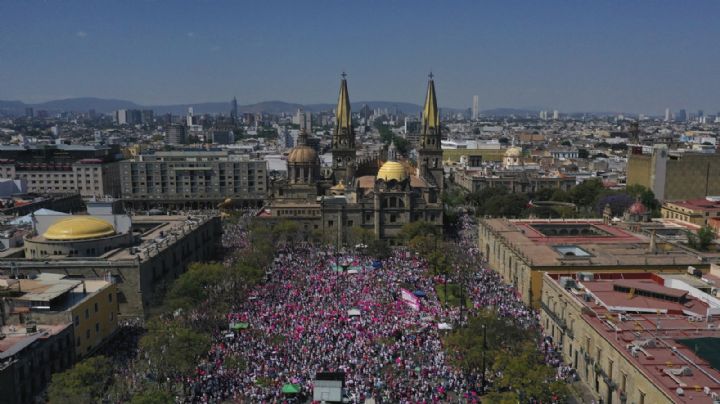 "Mi voto no se toca": Miles de mexicanos marchan contra el Plan B de AMLO a la Reforma Electoral