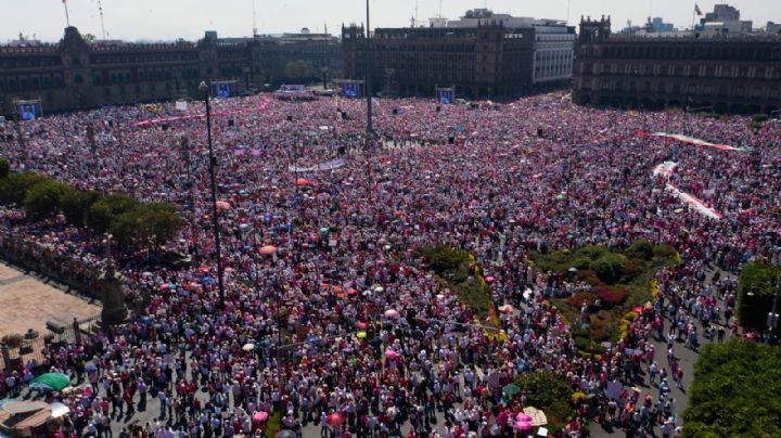 Marcha por 'defensa' del INE en el Zócalo de la CDMX fue "muy pequeña", asegura AMLO