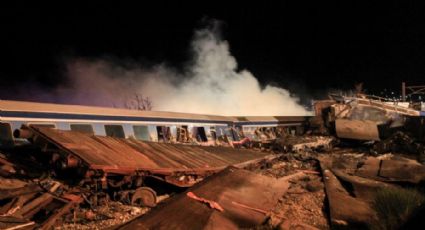Dos trenes chocan en Grecia; estiman un saldo de 15 víctimas fatales y 60 heridos