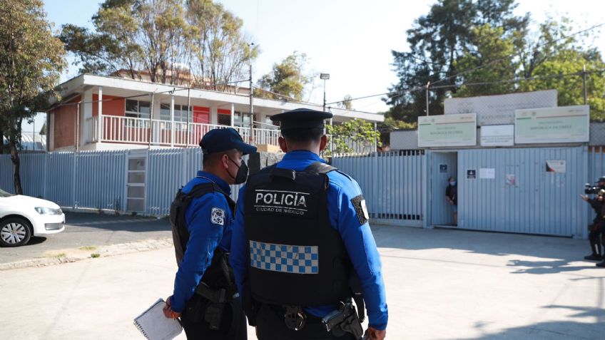 Investigan Intoxicación de una alumna de secundaria en Iztapalapa; padres se manifiestan