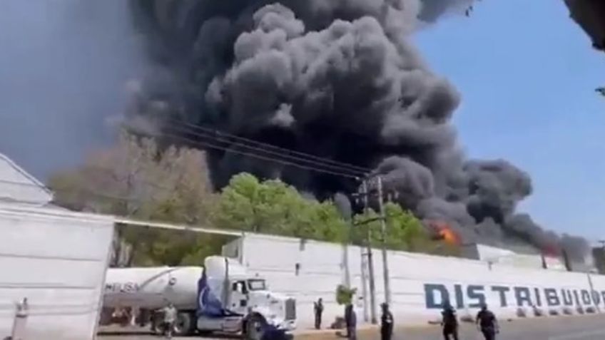 Alerta en Ecatepec: Reportan incendio en una fábrica de colchones en Xalostoc; desalojan a residentes